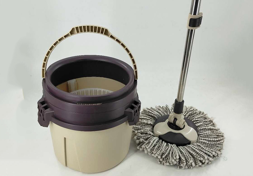 Rotating round mop bucket set