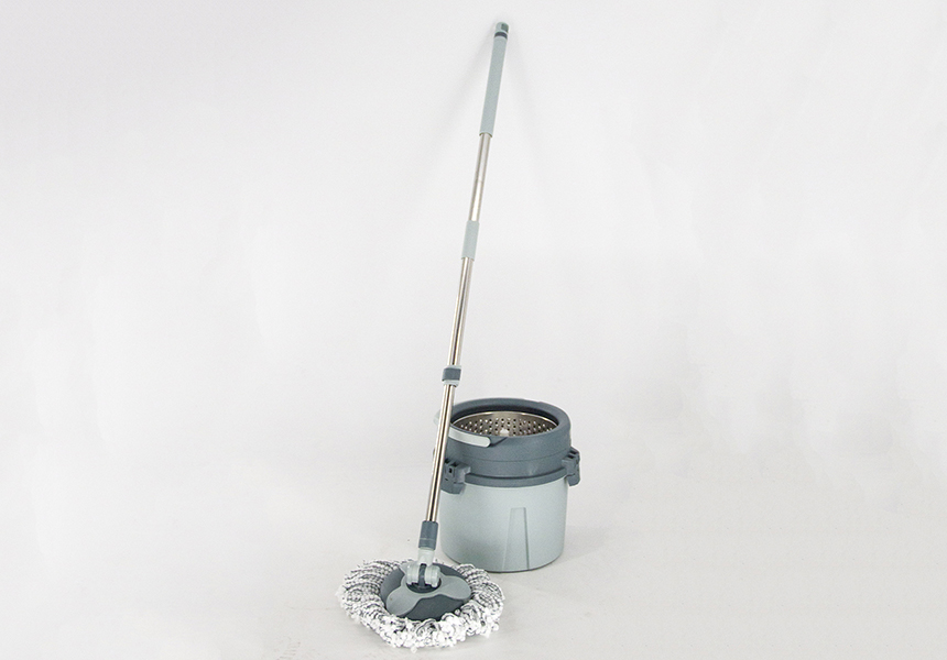 Rotating round mop bucket set