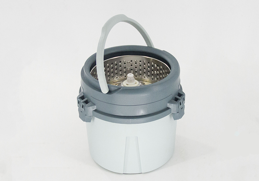 Rotating round mop bucket set