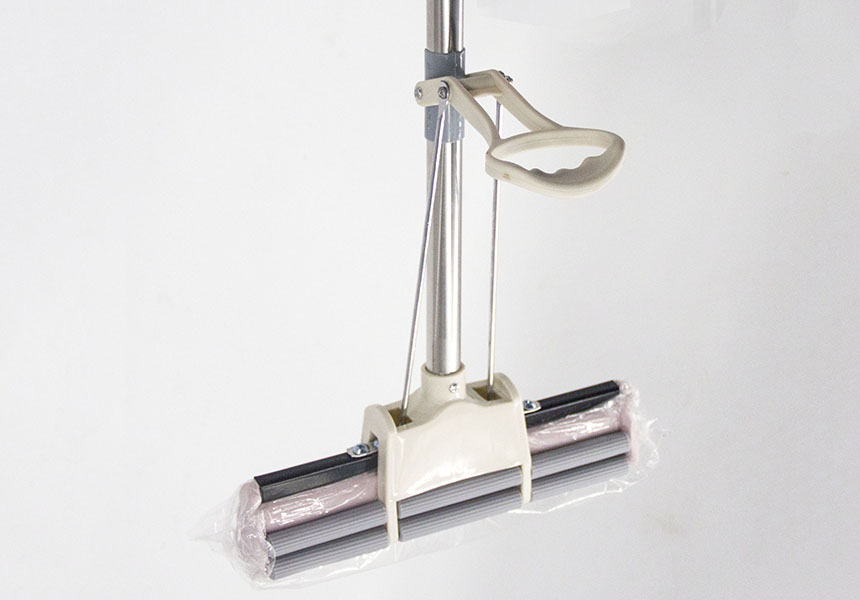 Household cotton mop that does not need to wash the sponge mop by hand