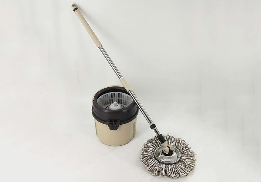 Rotating round mop bucket set