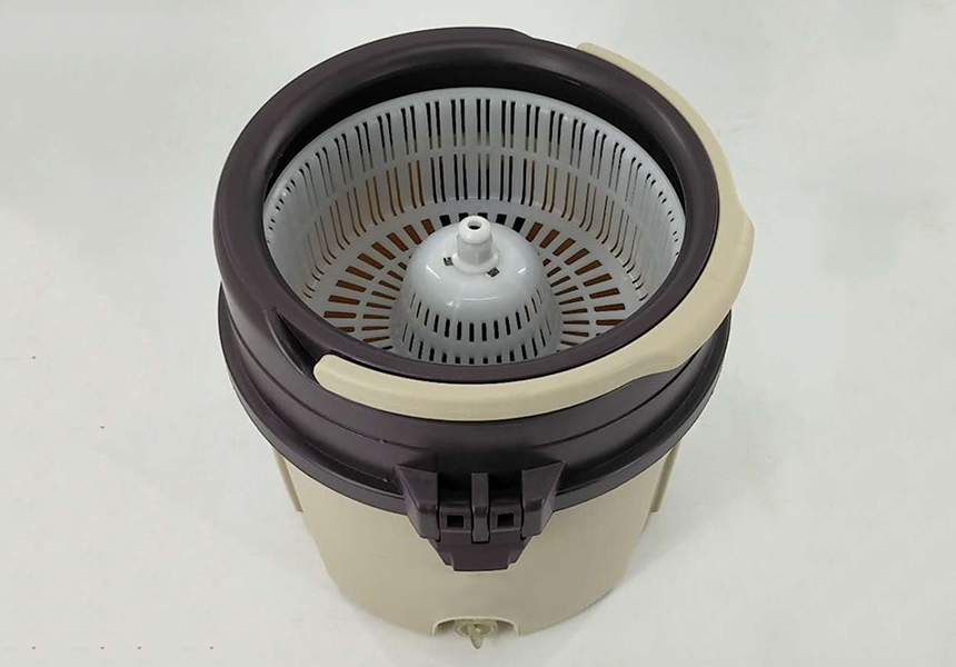 Rotating round mop bucket set