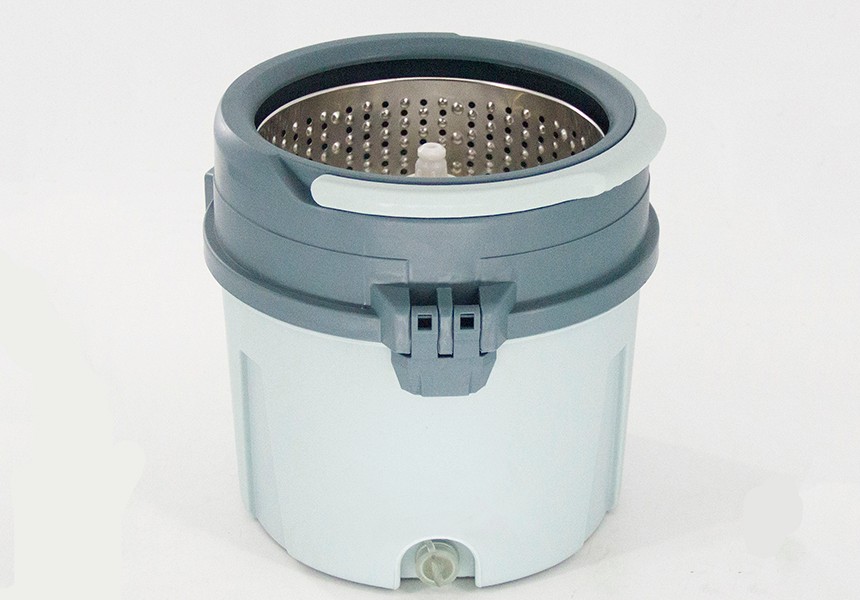 Rotating round mop bucket set