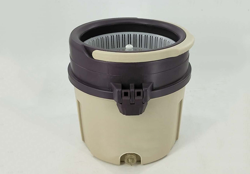 Rotating round mop bucket set