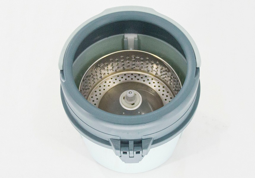 Rotating round mop bucket set